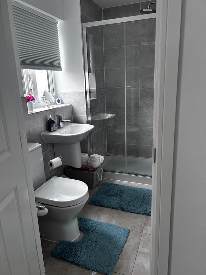 Double Room In A Family Home - 15 Minutes Walk To Famous Bicester Village Chesterton  Exterior photo