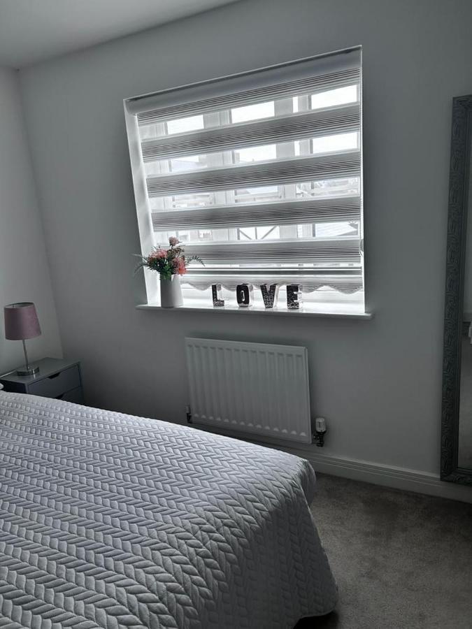 Double Room In A Family Home - 15 Minutes Walk To Famous Bicester Village Chesterton  Exterior photo