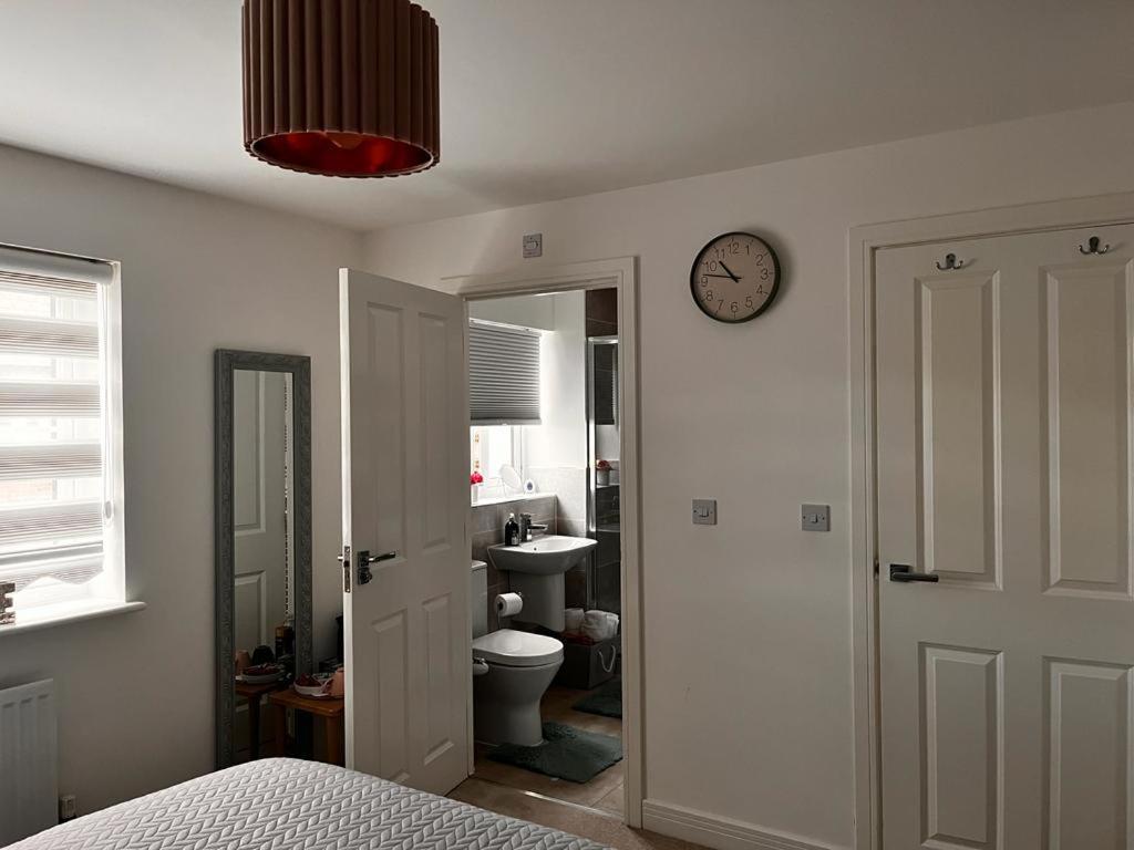 Double Room In A Family Home - 15 Minutes Walk To Famous Bicester Village Chesterton  Exterior photo